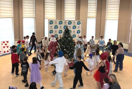 Алиса, Кролик, Дед Мороз и все, все, все!